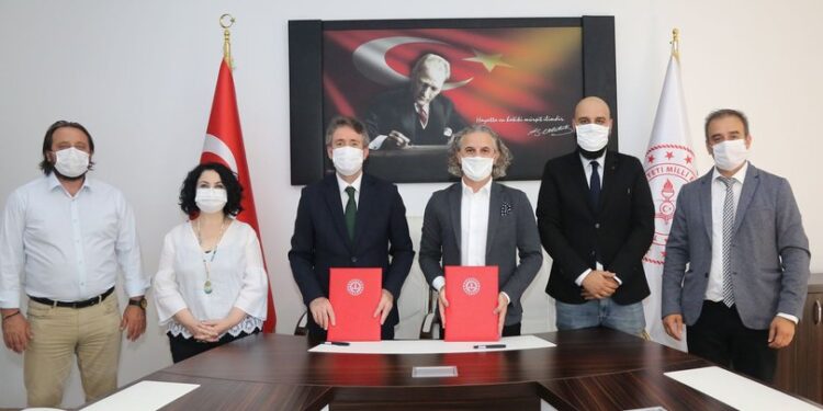 ‘Kumaştan Hayaller’ meslek liselerinde