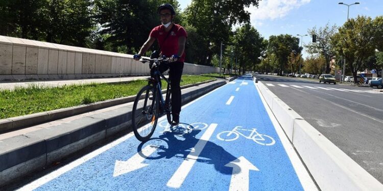 Ankara’nın ilk bisiklet yolu açıldı