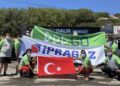 Denizden 50 kilo çöp çıkarttılar