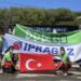 Denizden 50 kilo çöp çıkarttılar