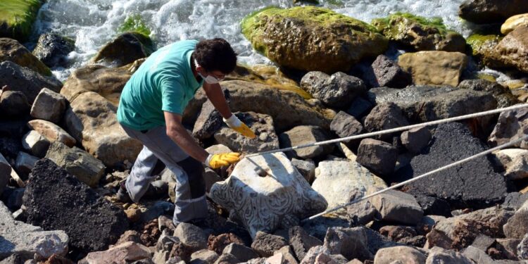 Deniz kenarında tarihi eser bulundu