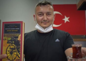 Bu çay ocağında kitap okuyana, sigarayı bırakana çay bedava