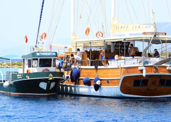 Bayram tatilinde Muğla kıyılarından 110 ton katı atık toplandı