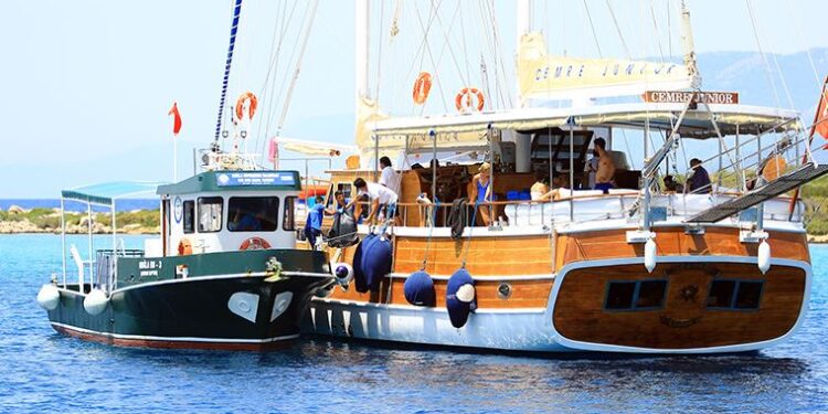 Bayram tatilinde Muğla kıyılarından 110 ton katı atık toplandı
