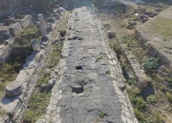 Mersin’de temel kazısı sırasında bulunan Antik Roma Yolu turizme kazandırılıyor