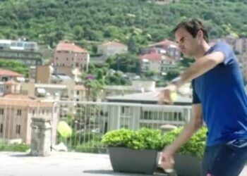 Terasta tenis maçı yapan komşulara Federer sürprizi