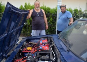Baba-oğul dönüştürdü! 100 kilometre gidebiliyor