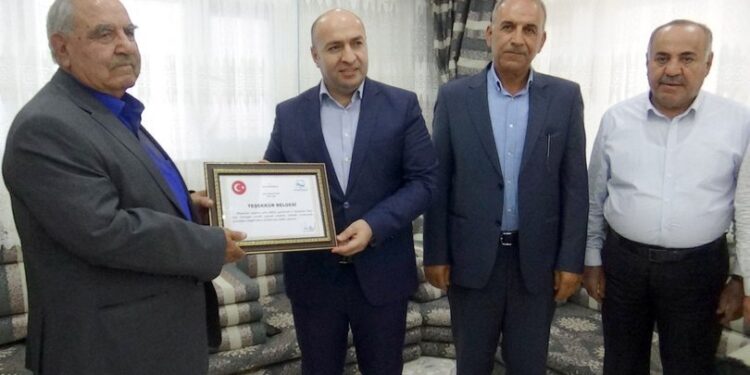 123 aileyi barıştıran Hamo Ağa’ya ‘Barış Elçisi’ plaketi