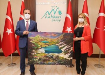 Hakkari’nin bir mevsimini tuale resmetti