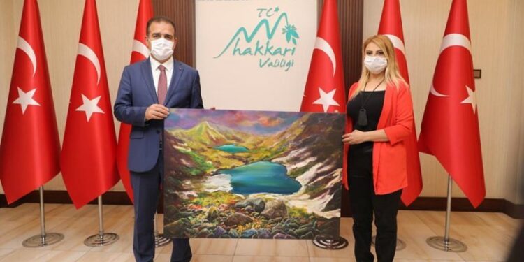 Hakkari’nin bir mevsimini tuale resmetti