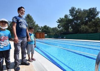 Çiftçilerin çocuklarına havuz sürprizi