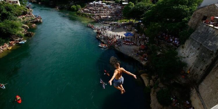 Bosna Hersek’te ‘454. Geleneksel Mostar Köprüsü Atlayışları’ yapıldı