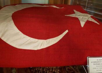 El işi Türk bayrağı Bursa Hünkar Köşkü Müzesi’nde sergileniyor
