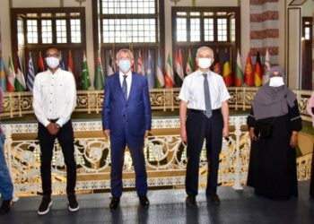 Uzmanlık eğitimlerini bitiren Somalili hekimler ülkelerine uğurlandı