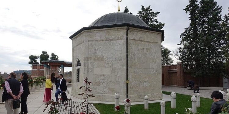 Macaristan’daki Gül Baba Türbesi’ne uluslararası ödül