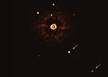 Başka bir güneş sisteminin yıldızı ve iki gezegeni ilk kez teleskopla gözlendi