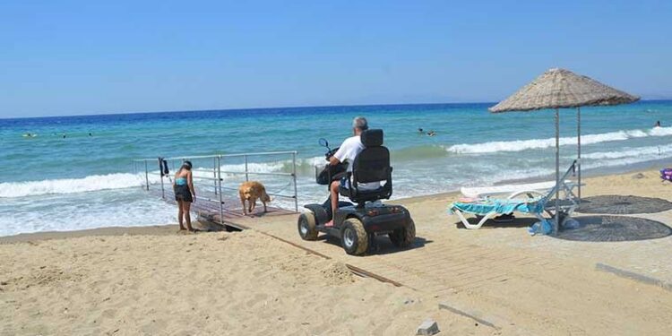 Kuşadası’nda erişilebilir halk plajı sayısı artıyor