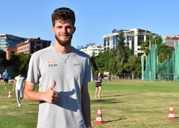 İşitme engelli atletin hedefi iki federasyonla altın madalya