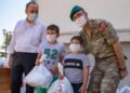 Türk askerinden Kosovalı çocuklara bayram hediyesi