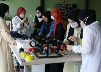 Liseli öğrenciler insansız su altı aracı tasarlıyor