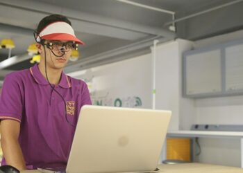 Engellilere gözle bilgisayar kullandıran yazılım geliştirdi