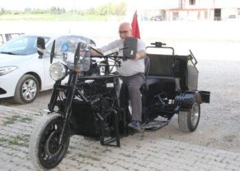 Video izleyerek yaptı… Motor limuzine büyük ilgi!