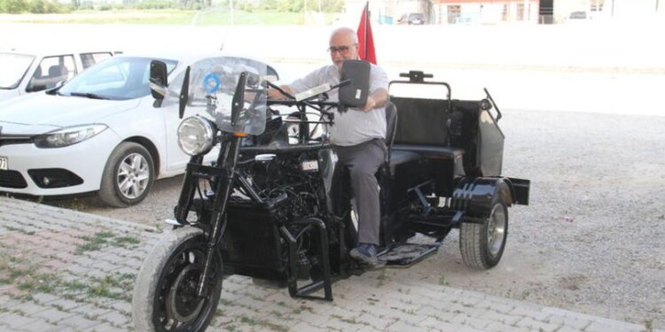 Video izleyerek yaptı… Motor limuzine büyük ilgi!