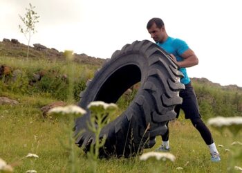 Bahçesini spor merkezine dönüştürdü