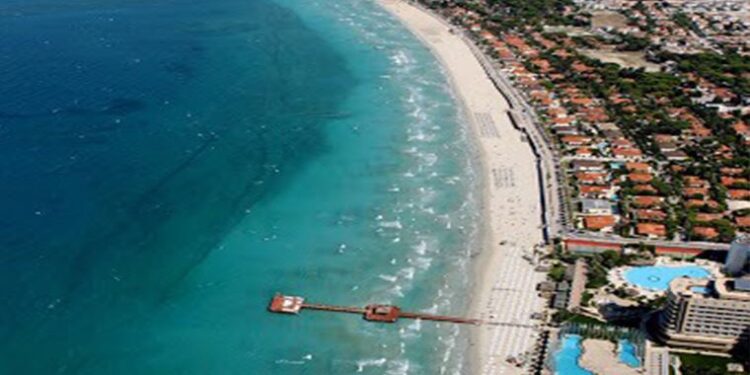 Çeşme Ilıca Plajı’na ‘Mavi Bayrak’ ve ‘Turuncu Çember’ sertifikası