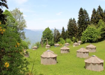 Türk oba kültürünün yaşatıldığı kamp alanına turist ilgisi