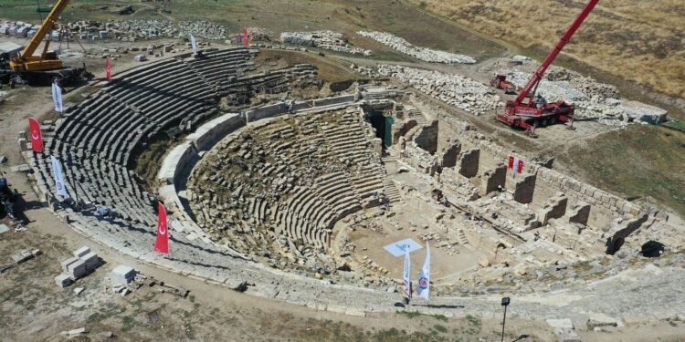 Laodikya gün yüzüne çıkıyor