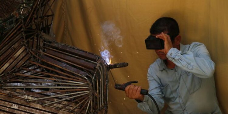 Atık metallerden sanat eseri