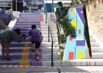 Merdivenler renkleniyor