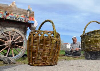 Sepetçilik geleneğini 60 yıldır sürdürüyor