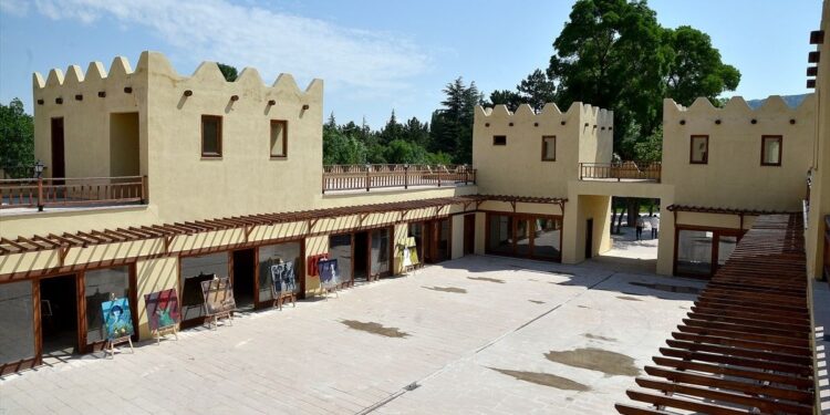 3500 yıllık Hitit yaşamı, Hattuşa’da kurulan köyle yeniden canlandırıldı