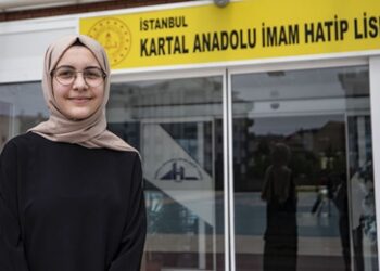 15 yaşındaki lise öğrencisi kendi imkanlarıyla 5 yabancı dil öğrendi