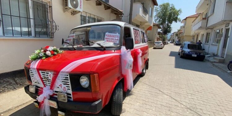 Gençlik hayalini gerçekleştirdi… Çiçek Abbas yollada!