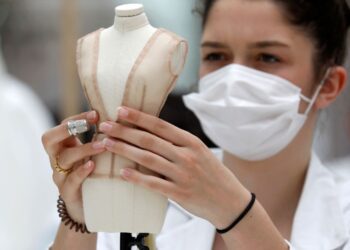 Dior’dan Dijital Moda Haftası için minyatür elbise tasarımları