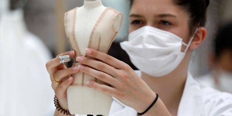 Dior’dan Dijital Moda Haftası için minyatür elbise tasarımları