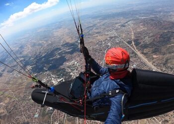 Milli yamaç paraşütçüden Türkiye rekoru