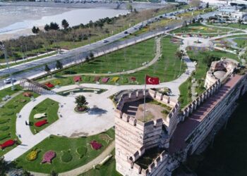 İstanbul’un dört bir yanı lale açtı