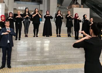 Engelsiz adliye için işaret dili eğitimi alıyorlar