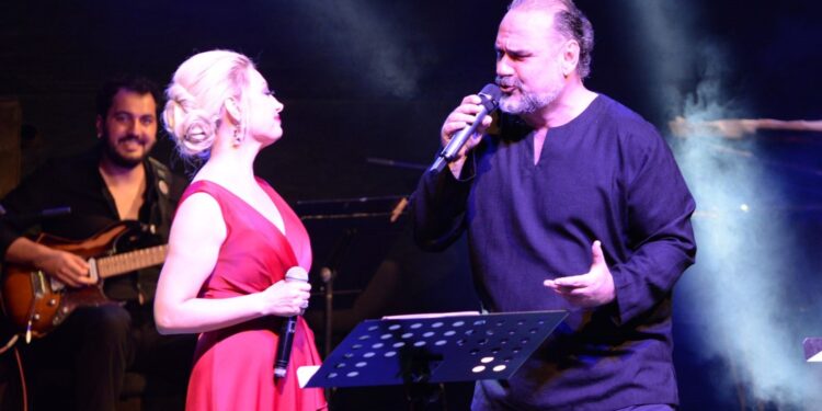 Hakan Aysev ile Funda Uyanık’tan Akdeniz Esintileri konseri