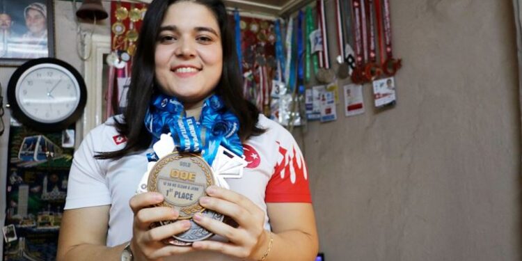 ‘Aydın’ın Altın Kızı’na ödül