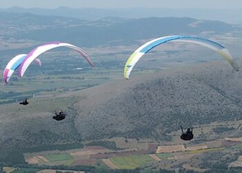 Yamaç paraşütü yarışı Tokat’ta başladı