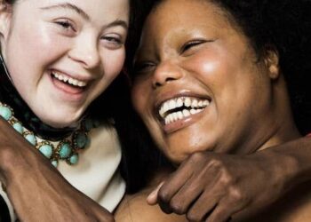 Down sendromlu model Ellie Goldstein moda devinin yüzü oldu