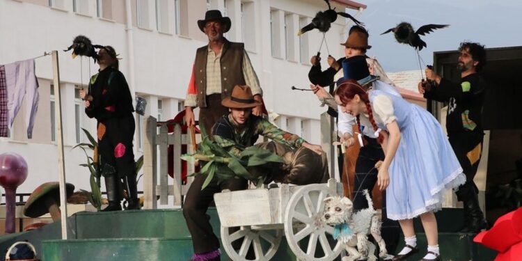 Kamyon Tiyatrosu ilk turnesini yaptı