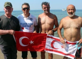 Kartal’dan Çınarcık’a 10 saat kulaç attılar