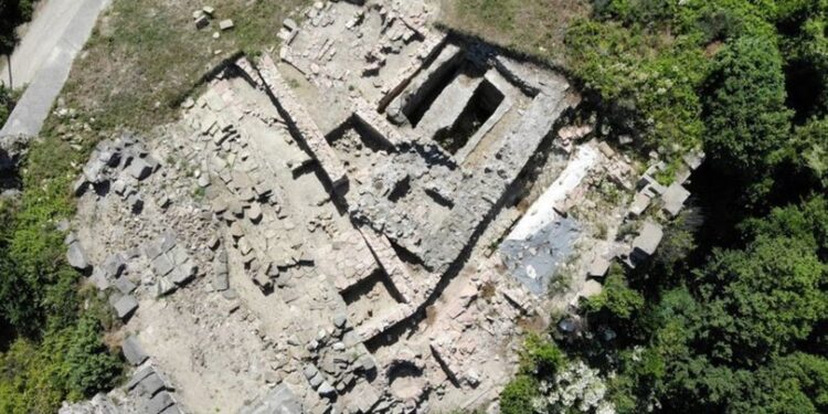 2700 yıllık antik kentin kriptosu ortaya çıkartıldı