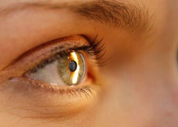 Her gün üç dakika kırmızı ışığa bakma görme kaybını azaltıyor